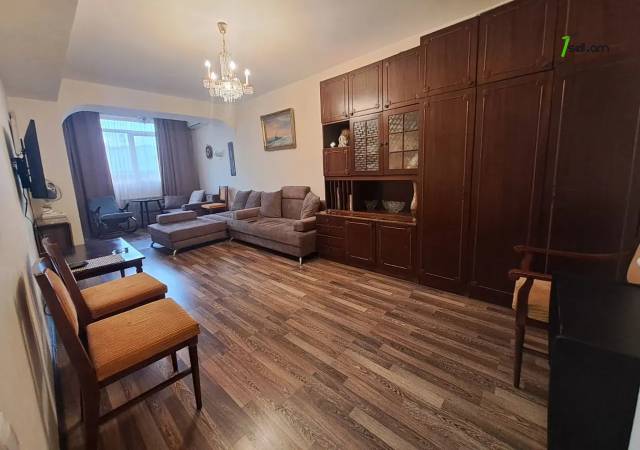 2 սենյականոց բնակարան Հին Երևանցու փողոցում, 70 ք.մ., 6/11 հարկ, կապիտալ վերանորոգված