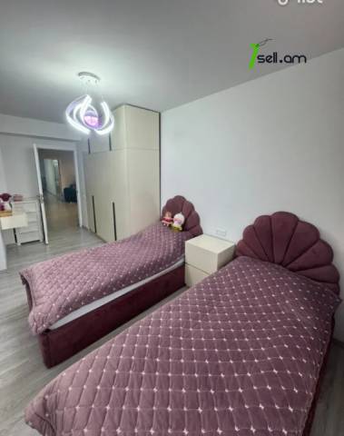 4 սենյականոց բնակարան Դրոյի փողոցում, 108 ք.մ., դիզայներական ոճով վերանորոգված, քարե շենք