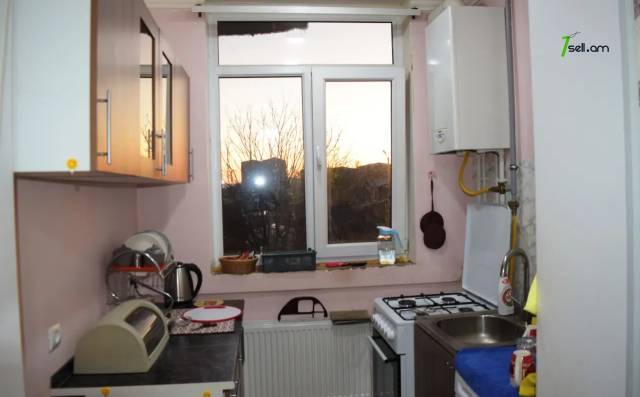 2 սենյականոց բնակարան, Արագած-6 թաղամաս, 52 ք.մ., 2/4 հարկ, եվրովերանորոգված