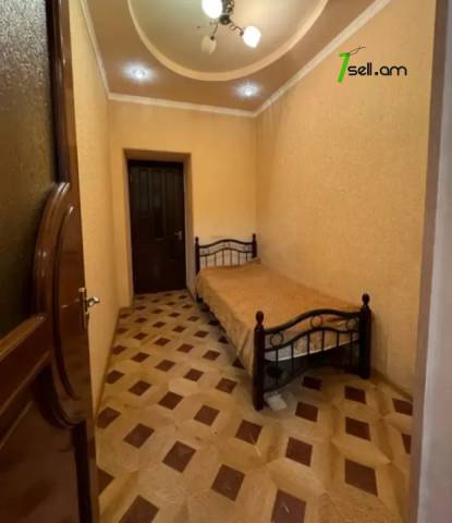 Մեկ հարկանի քարե տուն Ադանայի փողոցում կենտրոնում, 80 քմ, եվրովերանորոգված