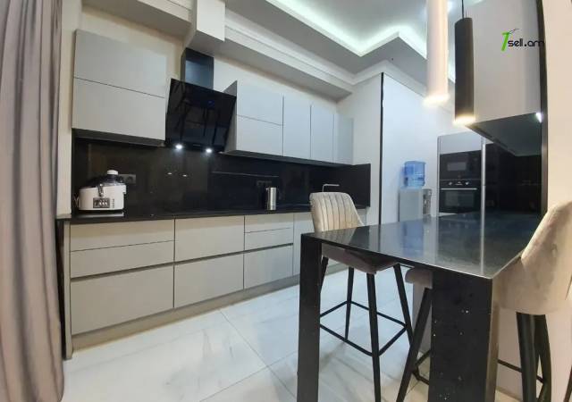 3 սենյականոց բնակարան նորակառույց շենքում Եզնիկ Կողբացու փողոցում, 120 ք.մ., 2 սանհանգույց