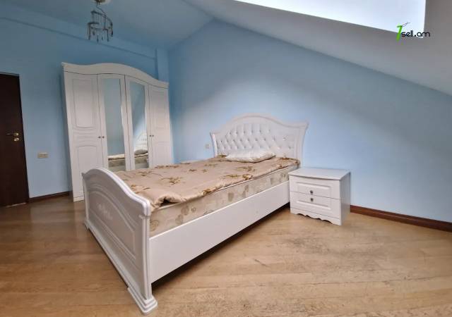 3 սենյականոց բնակարան Մոսկովյան փողոցում, 120 ք.մ., 2 սանհանգույց, բարձր առաստաղներ