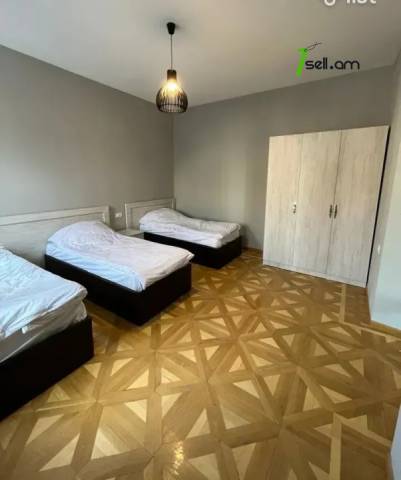 Ընդարձակ 6 սենյականոց բնակարան Մեսրոպ Մաշտոցի պողոտայում, 308 քմ, նախավերջին հարկ, 3+ սանհանգույց