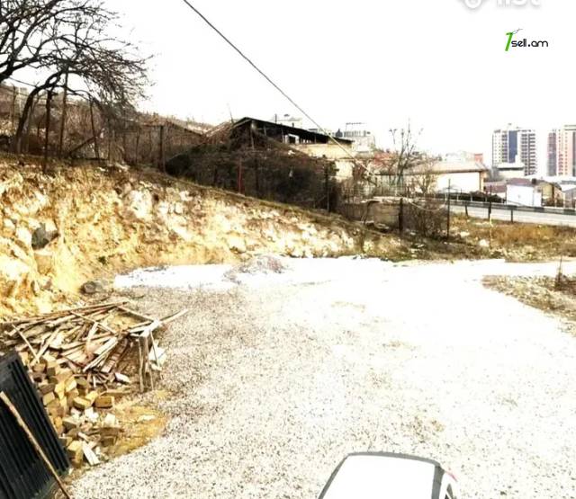 Հողատարածք բնակելի շինությունների համար Սարալանջ փողոցում կենտրոնում, 1170 ք.մ.