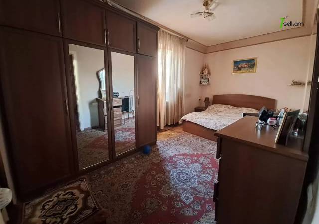 4 սենյականոց բնակարան Գյուլբենկյան փողոցում, 109 ք.մ., մի քանի պատշգամբ, նախավերջին հարկ, քարե շենք