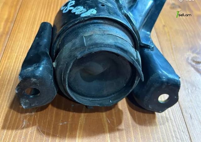 Շարժիչի բարձիկ աջ / մատոռի պադուշկա աջ, Toyota Noah / Voxy, 2004թ, Օրիգինալ պահեստամաս