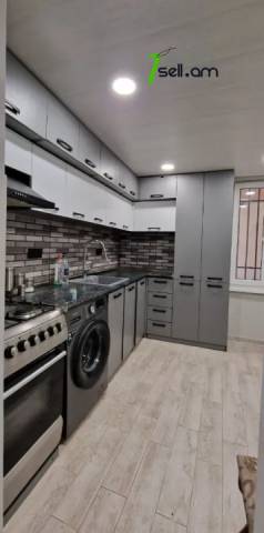 Մեկ հարկանի քարե տուն, Չարենցի նրբանցք կենտրոնում, 100 ք.մ., կապիտալ վերանորոգված