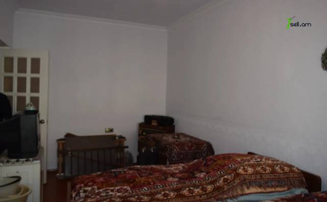 4 սենյականոց բնակարան Պարույր Սևակի փողոցում, 98 ք.մ., նախավերջին հարկ, մի քանի պատշգամբ