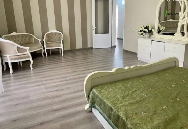 Չորս հարկանի քարե տուն Սիմեոն Երևանցու փողոցում կենտրոնում, 550 ք.մ., 3+ սանհանգույց