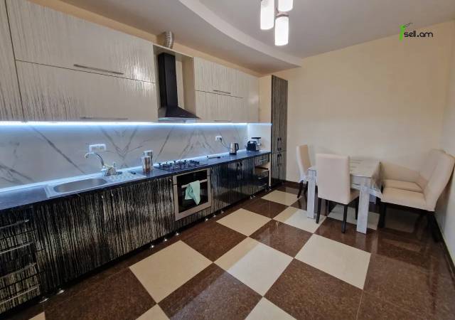 Երկու հարկանի քարե տուն Դավթաշենի 7-րդ փողոցում Դավթաշենում, 300 քմ, 2 սանհանգույց