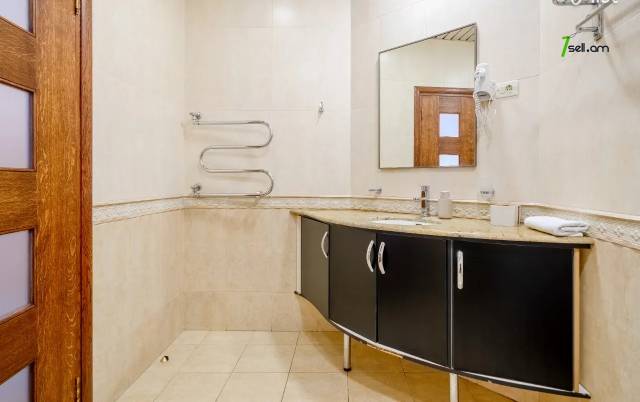 4 սենյականոց բնակարան նորակառույց շենքում Դեղատան փողոցում, 145 ք.մ., 2 սանհանգույց