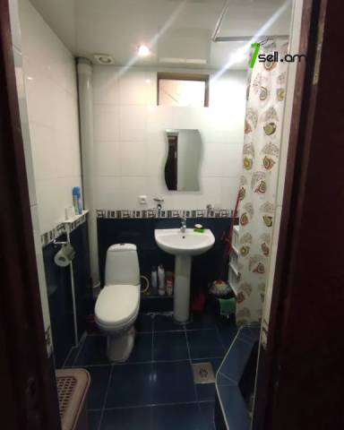 2 սենյականոց բնակարան Կոմիտասի պողոտայում, 45 ք.մ., կոսմետիկ վերանորոգում, քարե շենք