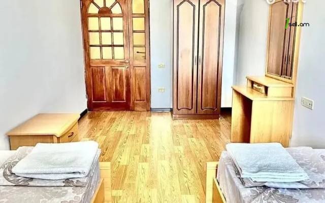 3 սենյականոց բնակարան նորակառույց շենքում Աբովյան փողոցում, 67 ք.մ., բարձր առաստաղներ