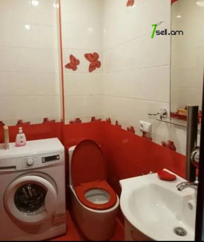 2 սենյականոց բնակարան Լենինգրադյան փողոցում, 50 քմ, 2/6 հարկ, կապիտալ վերանորոգված, քարե շենք