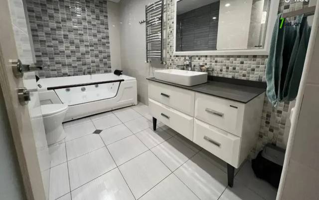 4 սենյականոց բնակարան նորակառույց շենքում Ադոնցի փողոցում, 120 քմ, 2/8 հարկ, 2 սանհանգույց