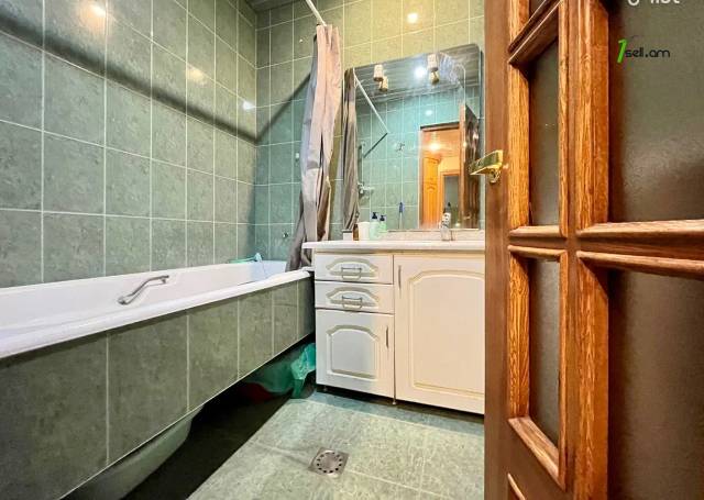 2 սենյականոց բնակարան նորակառույց շենքում Ամիրյան փողոցում, 65 ք.մ., 2 սանհանգույց, բարձր առաստաղներ