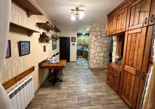 Մեկ հարկանի քարե տուն Սարյանի փողոցում կենտրոնում, 150 ք.մ., 3+ սանհանգույց, կապիտալ վերանորոգված