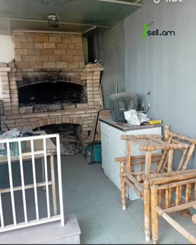 Երկու հարկանի տուն Զարոբյան փողոցում կենտրոնում, 221 ք.մ., 2 սանհանգույց