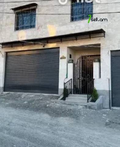 Երեք հարկանի տուն, Դուրյան թաղամաս Ավանում, 260 քմ, 3+ սանհանգույց, դիզայներական ոճով վերանորոգված