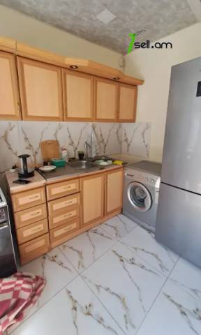 Մեկ հարկանի քարե տուն Տոլստոյի փողոցում կենտրոնում, 80 քմ, կապիտալ վերանորոգված