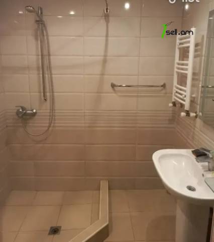 4 սենյականոց բնակարան Թամանյան փողոցում, 100 քմ, 2/5 հարկ, կապիտալ վերանորոգված, քարե շենք