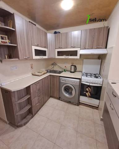 3 սենյականոց բնակարան, Tigran Mets Ave, 60 ք.մ., 3/5 հարկ, եվրովերանորոգված, քարե շենք