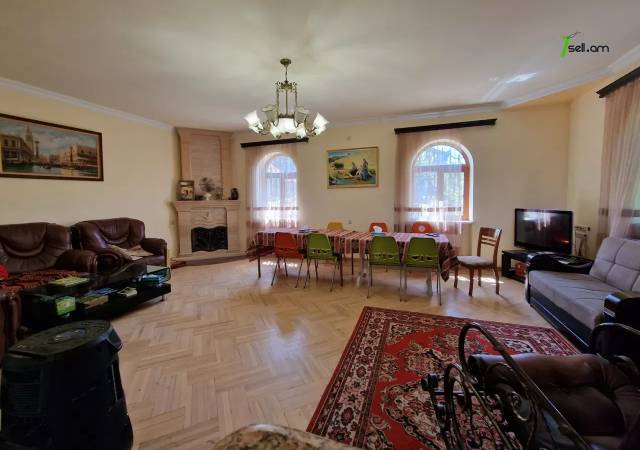 Երկու հարկանի քարե տուն Ջրվեժում, 1200 քմ, 3+ սանհանգույց, եվրովերանորոգված