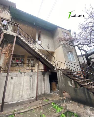 Երեք հարկանի տուն Արամ Խաչատրյան փողոցում Արաբկիրում, 300 քմ, 3+ սանհանգույց