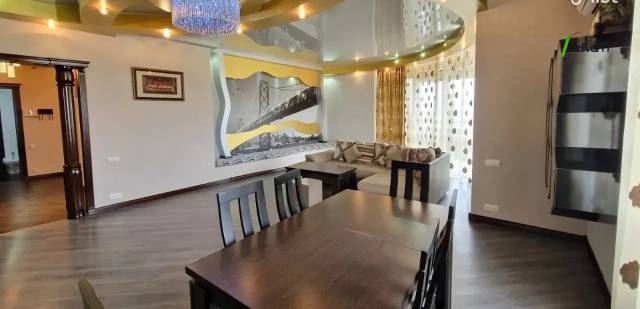 Ընդարձակ 3 սենյականոց բնակարան նորակառույց շենքում Նաիրի Զարյան փողոցում, 175 քմ, 12/16 հարկ