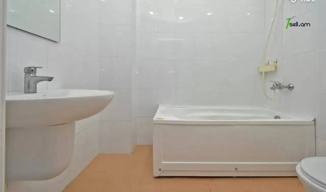 3 սենյականոց բնակարան նորակառույց շենքում Պարույր Սևակի փողոցում, 88 ք.մ., 2 սանհանգույց