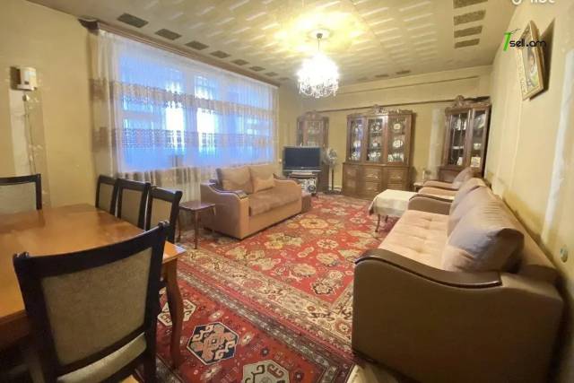 2 սենյականոց բնակարան Չեխովի փողոցում, 80 քմ, 6/13 հարկ, մի քանի պատշգամբ, մասնակի վերանորոգում