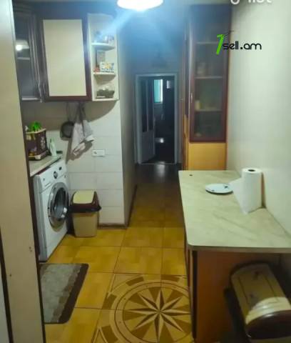 5 սենյականոց բնակարան Էրեբունիում, 84 ք.մ., 2 սանհանգույց, մի քանի պատշգամբ, կապիտալ վերանորոգված