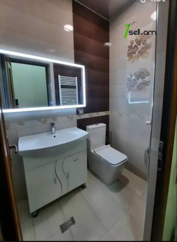 4 սենյականոց բնակարան կենտրոնում, 82 ք.մ., 2 սանհանգույց, բարձր առաստաղներ, կապիտալ վերանորոգված