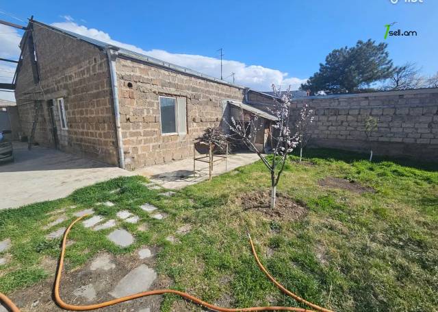 Մեկ հարկանի տուն Սիլիկյան 6-րդ փողոցում Աջափնյակում, 97 քմ