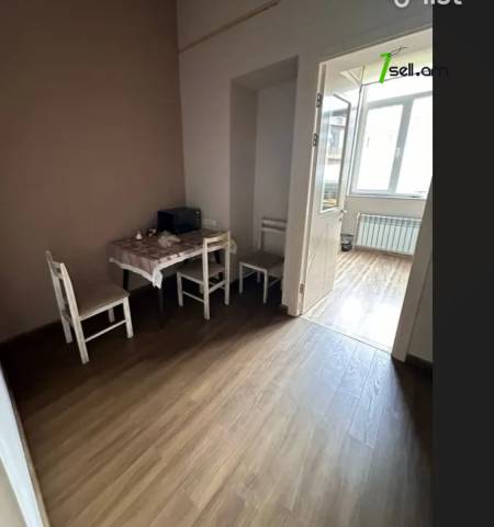 3 սենյականոց բնակարան Պարոնյան փողոցում, 110 քմ, 2/4 հարկ, բարձր առաստաղներ, կապիտալ վերանորոգված