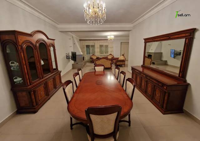 Երկու հարկանի քարե տուն Դավիթ Բեկի փողոցում Էրեբունիում, 650 քմ, 3+ սանհանգույց, եվրովերանորոգված