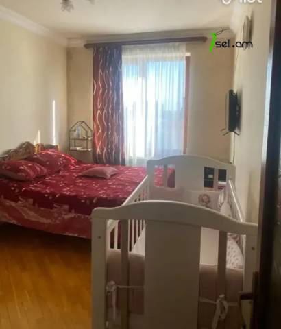 3 սենյականոց բնակարան Մոլդովական փողոցում, 80 ք.մ., նախավերջին հարկ, 2 սանհանգույց, եվրովերանորոգված