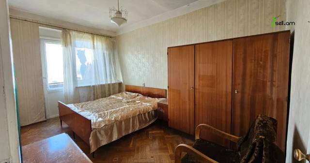 3 սենյականոց բնակարան Գյուլիքեխվյան փողոցում, 77 քմ, կոսմետիկ վերանորոգում, քարե շենք