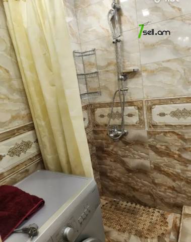 2 սենյականոց բնակարան Կոմիտասի պողոտայում, 55 ք.մ., 3/5 հարկ, եվրովերանորոգված, քարե շենք