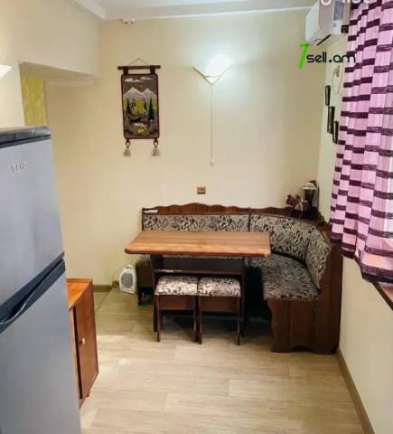 2 սենյականոց բնակարան Կոմիտասի պողոտայում, 41 ք.մ., նախավերջին հարկ, կապիտալ վերանորոգված, քարե շենք