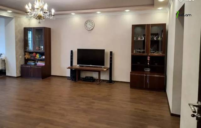 2 սենյականոց բնակարան Մամիկոնյանց փողոցում, 85 քմ, 2/4 հարկ, եվրովերանորոգված, քարե շենք