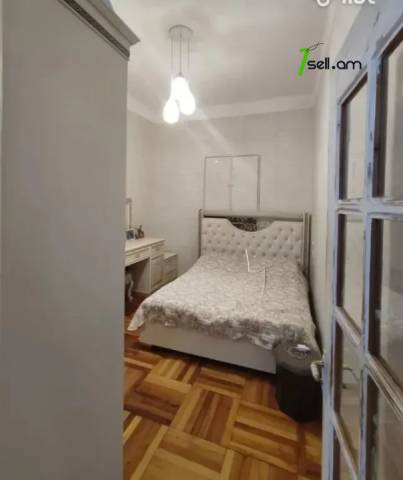 3 սենյականոց բնակարան Կոմիտասի պողոտայում, 78 ք.մ., 4/7 հարկ, կապիտալ վերանորոգված, քարե շենք