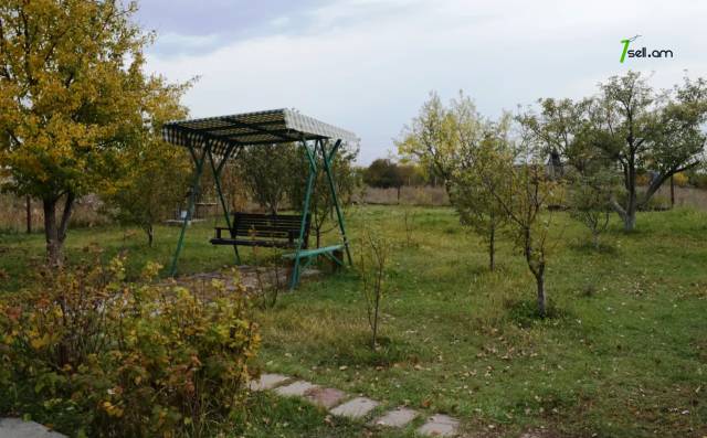 Երկու հարկանի քարե տուն, Ղարսի խճուղի Գյումրիում, 298 ք.մ., 2 սանհանգույց