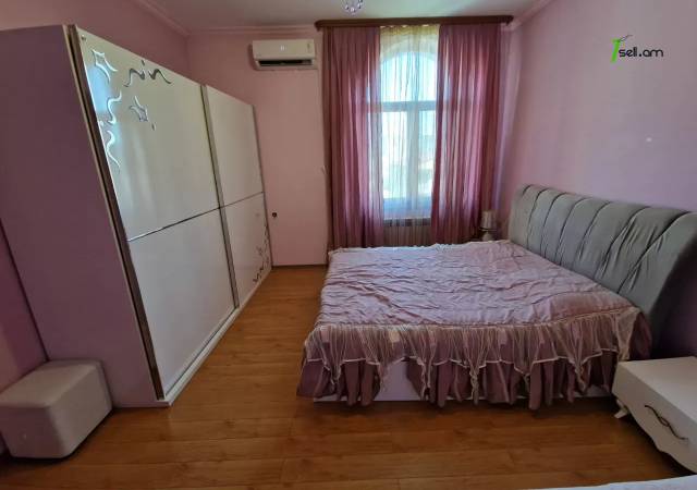 Երկու հարկանի քարե տուն Մելքումովի փողոցում Դավիթաշենում, 600 ք.մ., 3+ սանհանգույց, եվրովերանորոգված