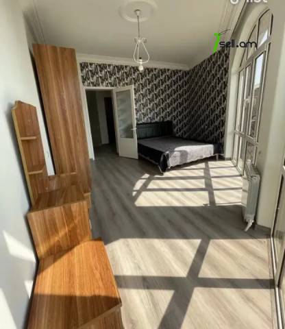 Չորս հարկանի քարե տուն Սիմեոն Երևանցու փողոցում կենտրոնում, 550 ք.մ., 3+ սանհանգույց