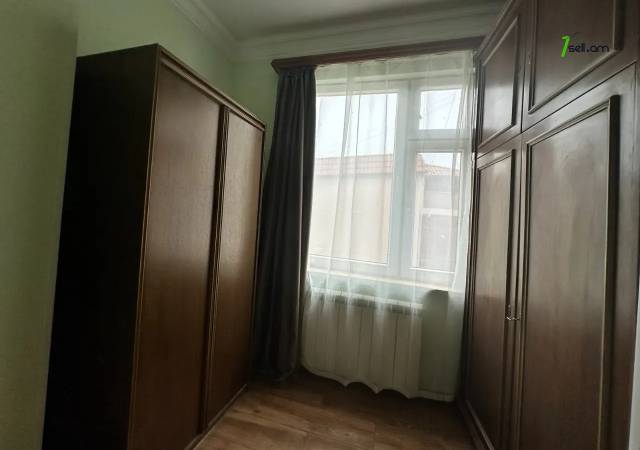 2 սենյականոց բնակարան Քաջազնունի փողոցում, 45 քմ, 3/5 հարկ, կապիտալ վերանորոգված, քարե շենք