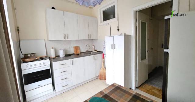 1 սենյականոց բնակարան Տերյան փողոցում, 37 ք.մ., նախավերջին հարկ, եվրովերանորոգված, քարե շենք