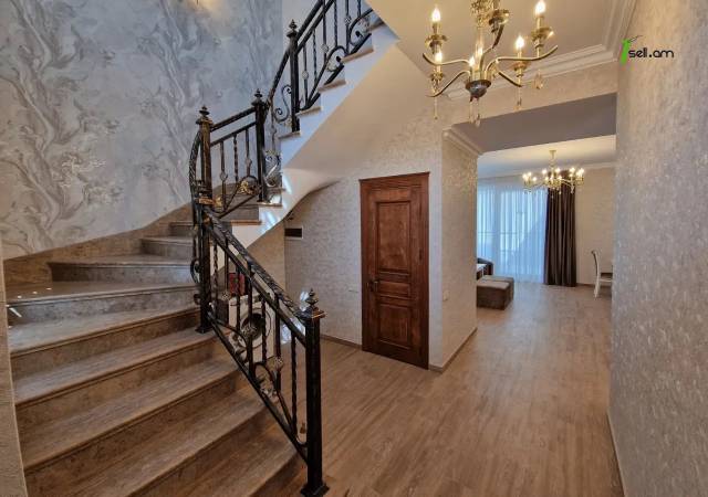 Երկու հարկանի թաունհաուզ, Գ-1 թաղամաս Աջափնյակում, 400 ք.մ., 2 սանհանգույց, կապիտալ վերանորոգված