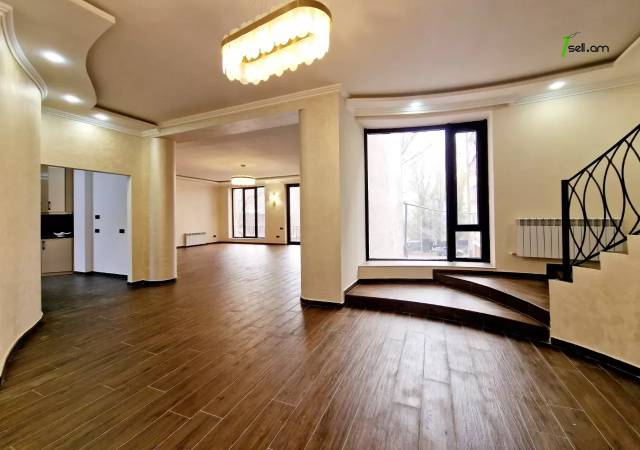 Երեք հարկանի քարե տուն Արաբկիրի 17-րդ փողոցում Արաբկիրում, 200 ք.մ., 3+ սանհանգույց