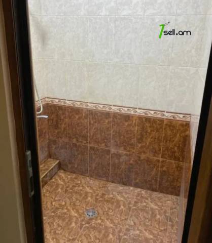 3 սենյականոց բնակարան Ազատության պողոտայում, 56 ք.մ., 3/5 հարկ, կապիտալ վերանորոգված, քարե շենք